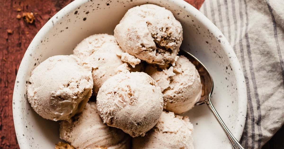 Make Creamy Cinnamon Oatmeal Cookie Ice Cream at Home